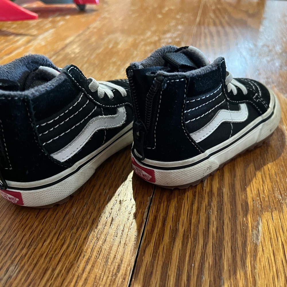 Vans - Picture 2 of 4